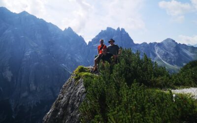 „Wenn oben, dann fertig“ oder die Geschichte von  Gleitschirmen, Dampflokomotiven, den Dolomiten, Steinmenschen und anderen Weisheiten