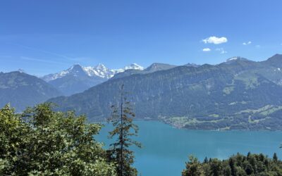 Höhle statt Joch und (Bei-)Schlafplatz bei der Hotel-Managerin statt Einzelzimmer (Thuner See/Schweiz)